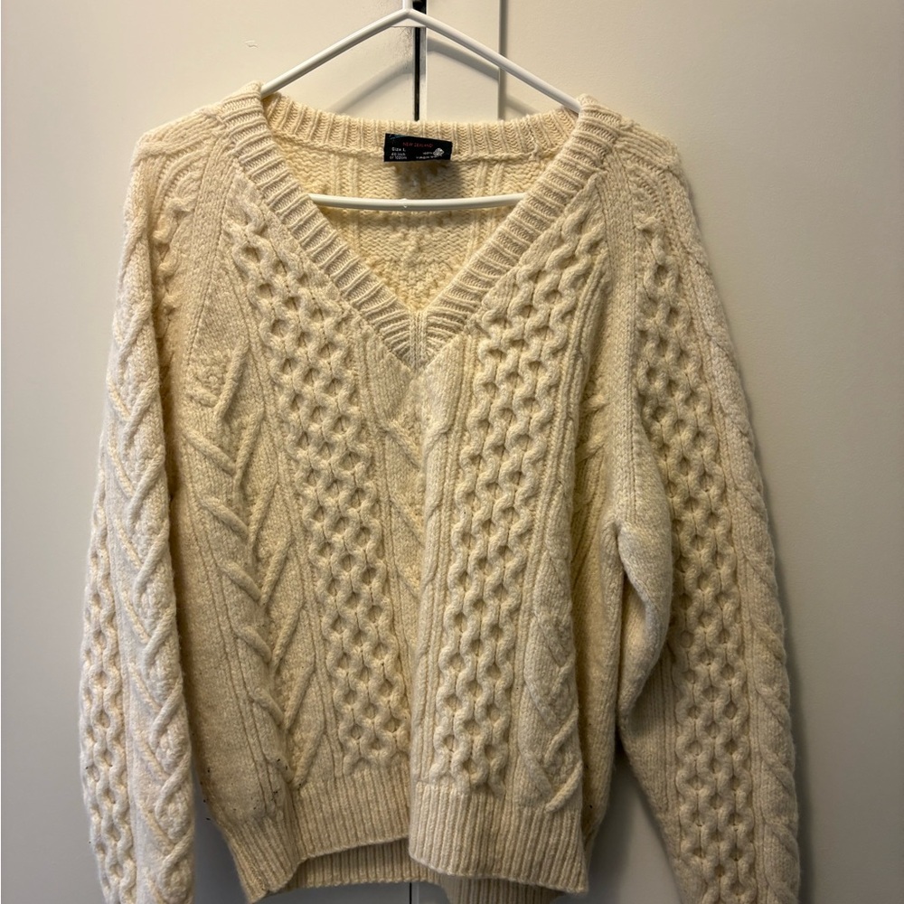 Vintage thrift Cream Cable Knit V-Neck Sweater - Women